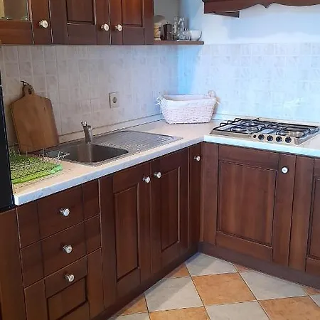 Apartment Maras *