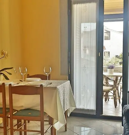 Apartment Maras *